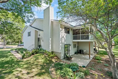 401 Upper Wood Way, Burnsville, MN 55337