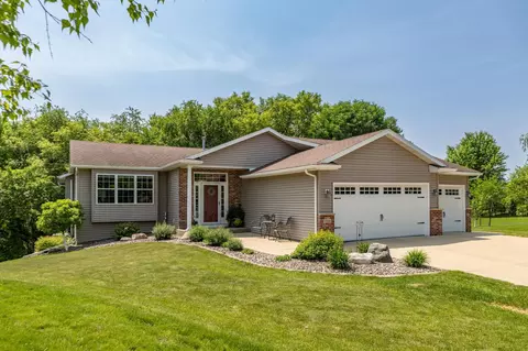 466 45th Manor Ln NW, Rochester, MN 55901