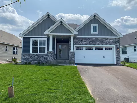 7635 Upper 38th St N, Oakdale, MN 55128