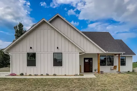 210 Field Crest Blvd NE, Cokato, MN 55321