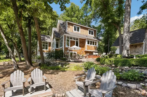 4159 Hillcrest Rd, Deephaven, MN 55391
