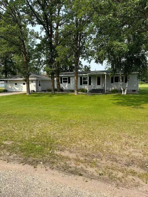 1001 Oak St, Karlstad, MN 56732