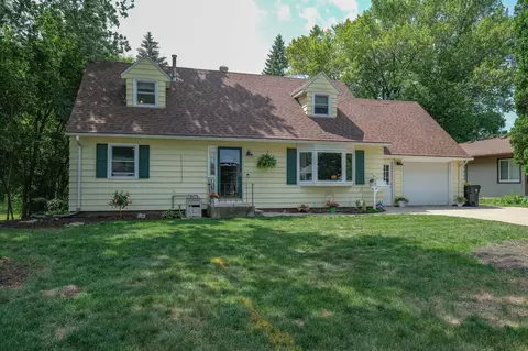 607 Lakeview Ave, North Mankato, MN 56003
