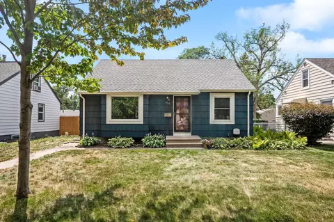855 21st Ave SE, Minneapolis, MN 55414