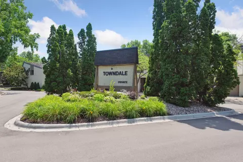 3673 Towndale Dr, Bloomington, MN 55431