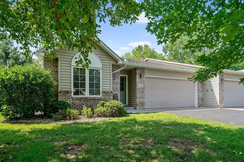 890 Evergreen Ct, Vadnais Heights, MN 55127