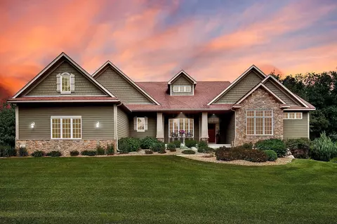2311 Wildwood Dr, Shakopee, MN 55379