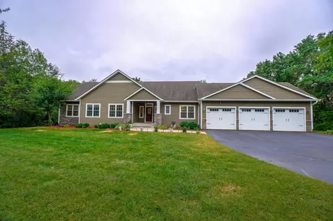 685 Edie Ln, Hudson, WI 54016