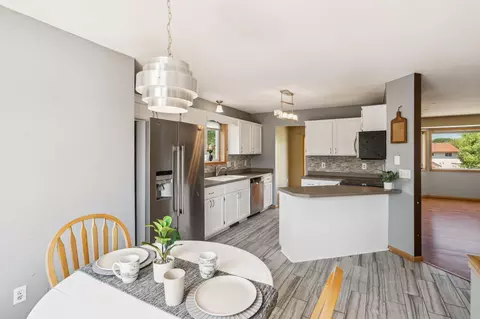 215 Crystal Ln, Montrose, MN 55363