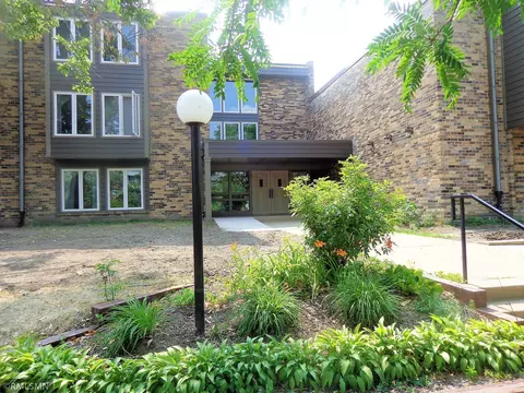 450 Ford Rd #316, Saint Louis Park, MN 55426