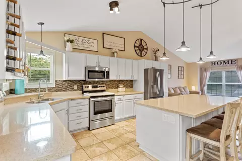 6370 Barclay Ave, Inver Grove Heights, MN 55077