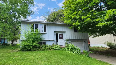 6475 Dawn Way E, Inver Grove Heights, MN 55076