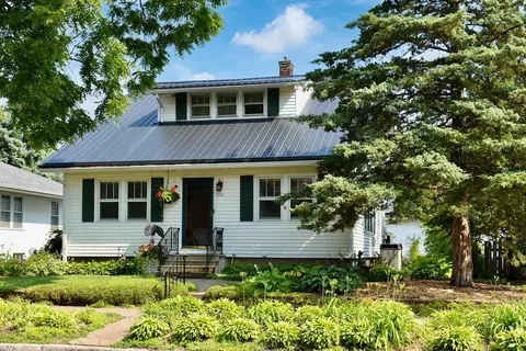 1122 W Mark St, Winona, MN 55987
