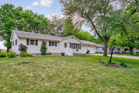 527 Date St, Minnesota Lake, MN 56068
