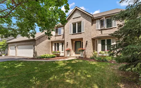 8202 Enclave Rd, Woodbury, MN 55125