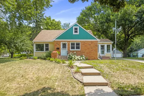 1096 Hall Ave, West Saint Paul, MN 55118