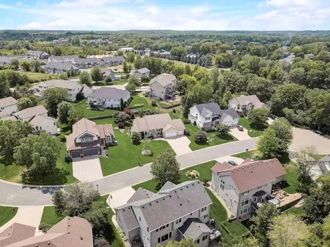 4811 Red Pine Ct, Eagan, MN 55123 photo 2