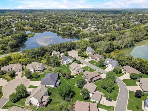 4811 Red Pine Ct, Eagan, MN 55123 photo 3