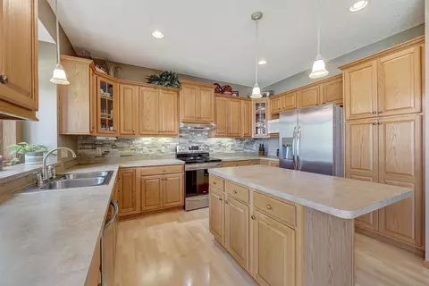 4811 Red Pine Ct, Eagan, MN 55123 photo 12