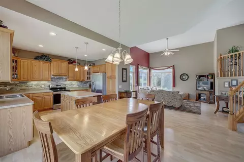 4811 Red Pine Ct, Eagan, MN 55123 photo 10
