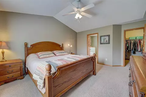 4811 Red Pine Ct, Eagan, MN 55123 photo 21