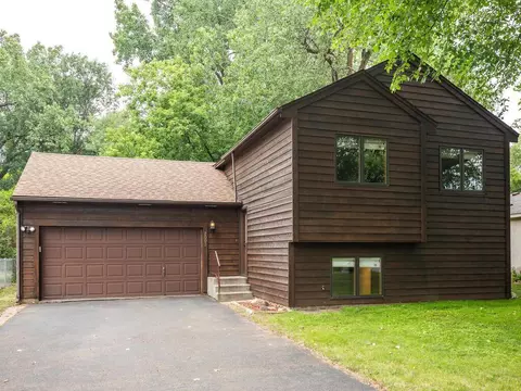 2003 Clarence St, Maplewood, MN 55109