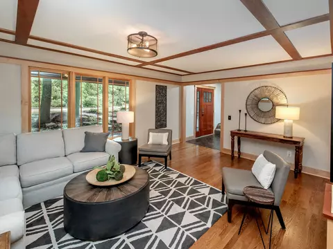 10901 Sumac Ln, Minnetonka, MN 55305