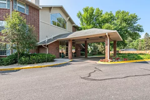 1350 Douglas Dr N #312, Golden Valley, MN 55422