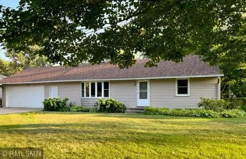 710 Oakwood Dr, Anoka, MN 55303