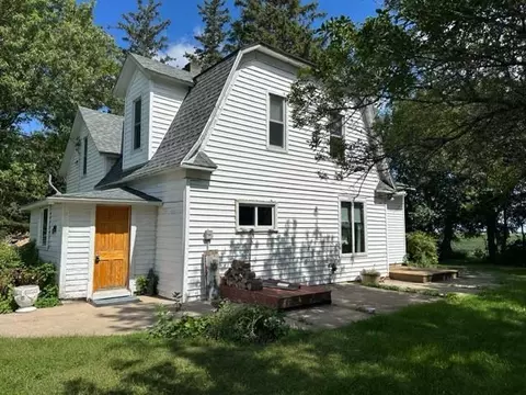 51623 900th St, Windom, MN 56101
