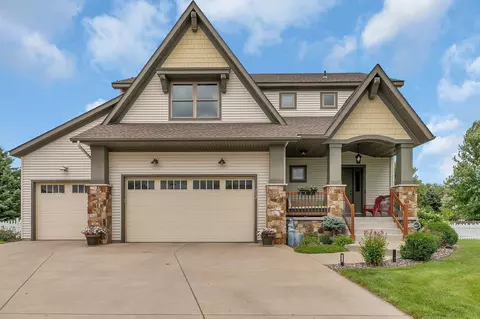 212 Boulder Ct, Sartell, MN 56377