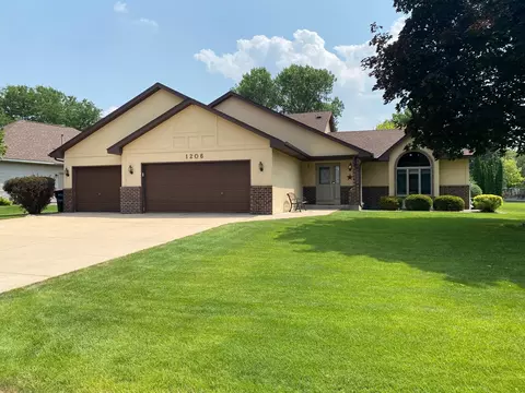 1206 Prairie Ln, Shakopee, MN 55379
