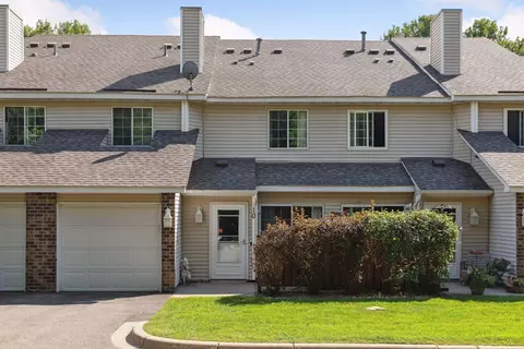 7026 19th St N #10, Oakdale, MN 55128