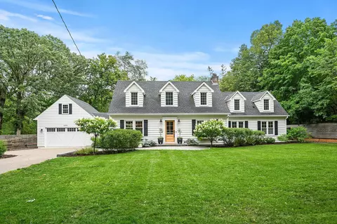 3819 Tonkawood Rd, Minnetonka, MN 55345