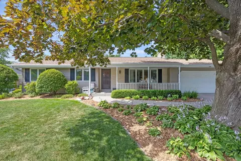 3400 Selkirk Dr, Burnsville, MN 55337