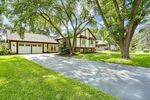 14315 Wedgeway Ct, Eden Prairie, MN 55346
