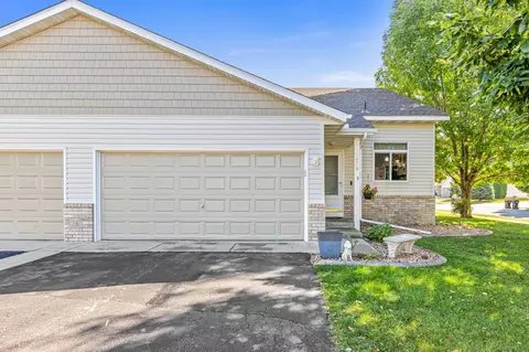 1508 Balinese St, Shakopee, MN 55379