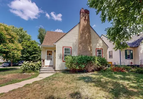 827 2nd St NW, Rochester, MN 55901