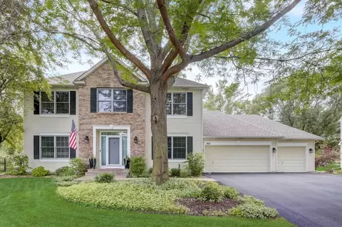 807 Lake Susan Hills Dr, Chanhassen, MN 55317