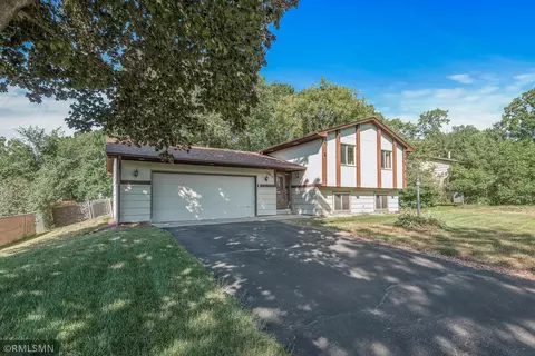 10614 Drake St NW, Coon Rapids, MN 55433