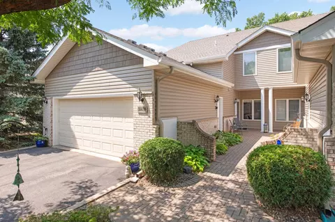 10039 Cove Dr, Minnetonka, MN 55305