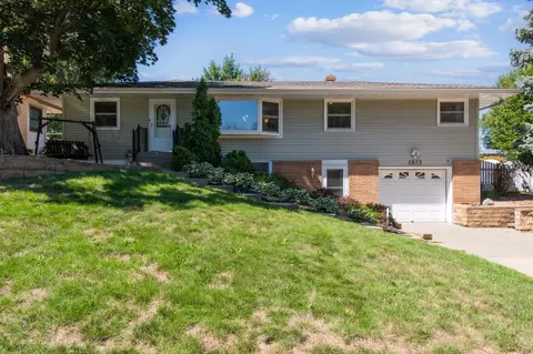 2873 Matilda St, Roseville, MN 55113