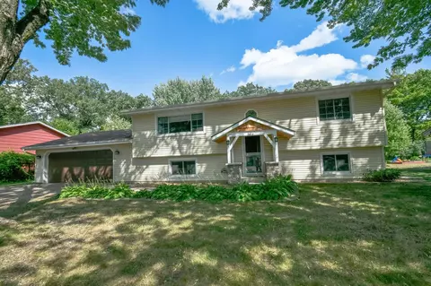 320 Oak Dr, Norwood Young America, MN 55397