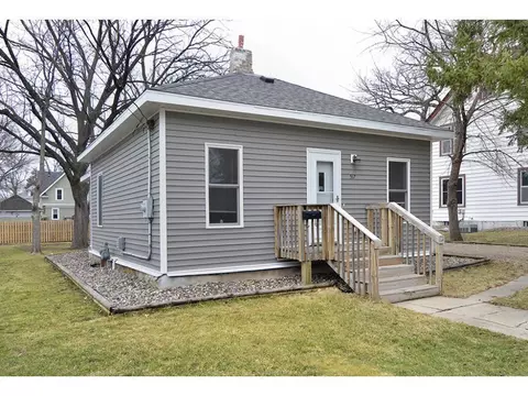 517 4th Ave SE, Waseca, MN 56093