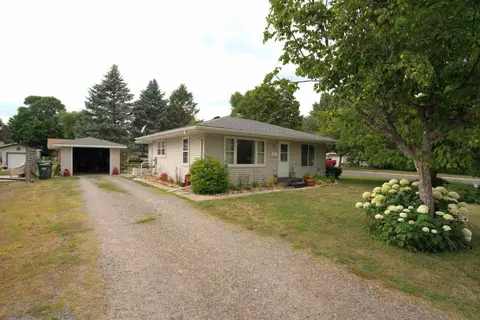 744 Elm St NE, Hutchinson, MN 55350
