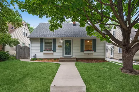 2736 Georgia Ave S, Saint Louis Park, MN 55426
