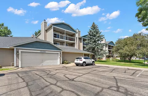 7624 157th St W #301, Apple Valley, MN 55124