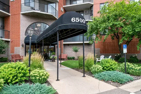6500 Woodlake Dr #1112, Richfield, MN 55423