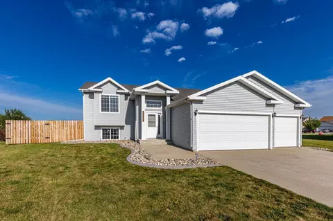 3721 10th St S, Moorhead, MN 56560