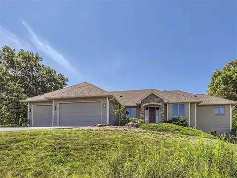 821 Hillside Trl, Hudson, WI 54016